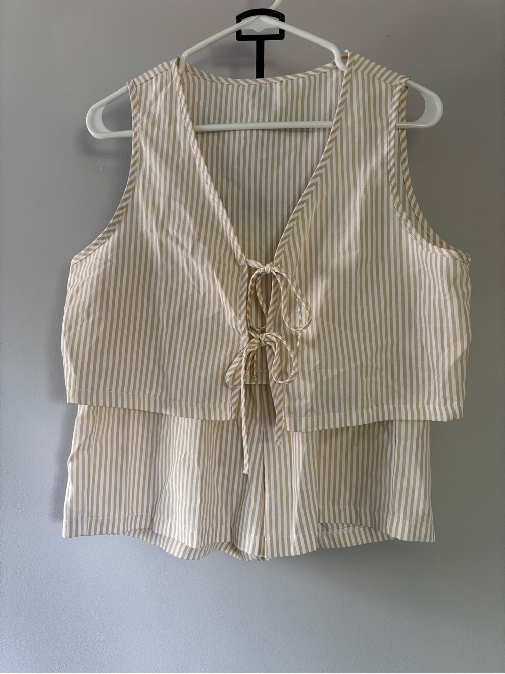 2 Piece Striped Tie-Front Top and Short Set in Beige and White